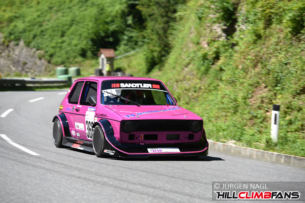 DLEDMV-Pink-VW-Golf-Mk1-Hillclimb-05.jpg